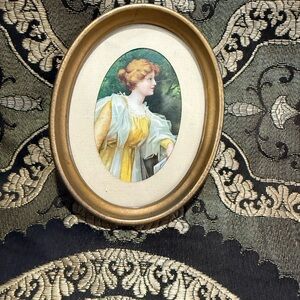 Antique Small Gold Tone Oval Frame Metal w/ Lady Print